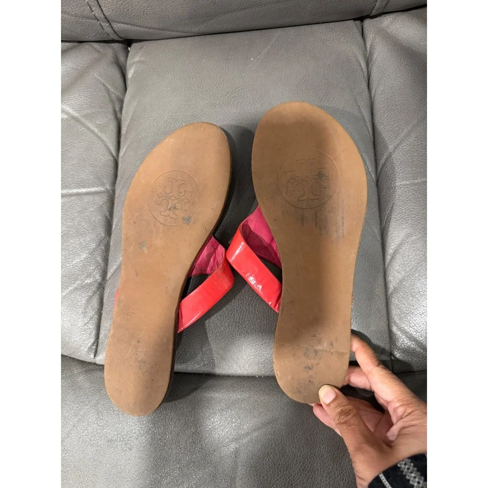Tory‎ Burch Miller Sandals Coral Pink Patent Leather Gold Logo Thong Flip Flops